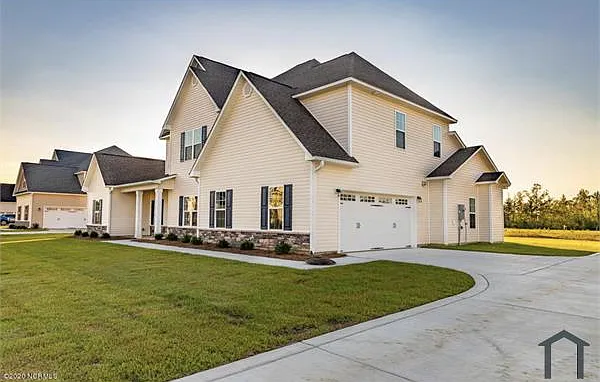 5 bed, 3849 sqft, $2,500 — Photo 3