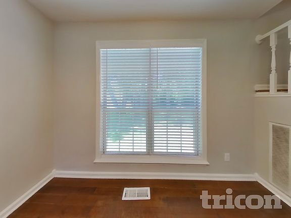 4th image of 2863 Iroquois Dr