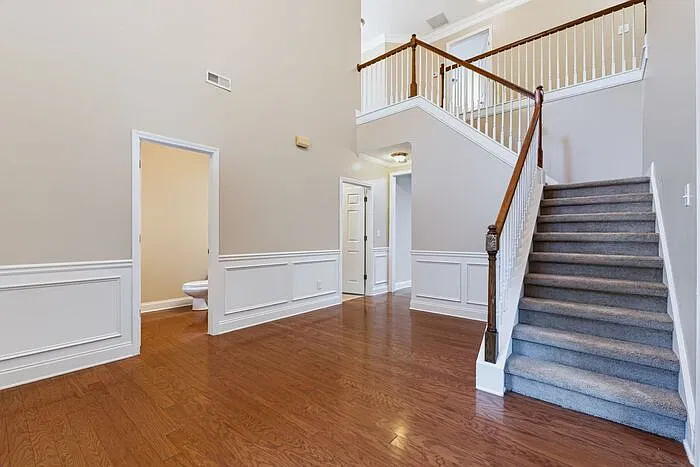 5 bed, 3.5 bath, 4558 sqft, $3,145 — Photo 4