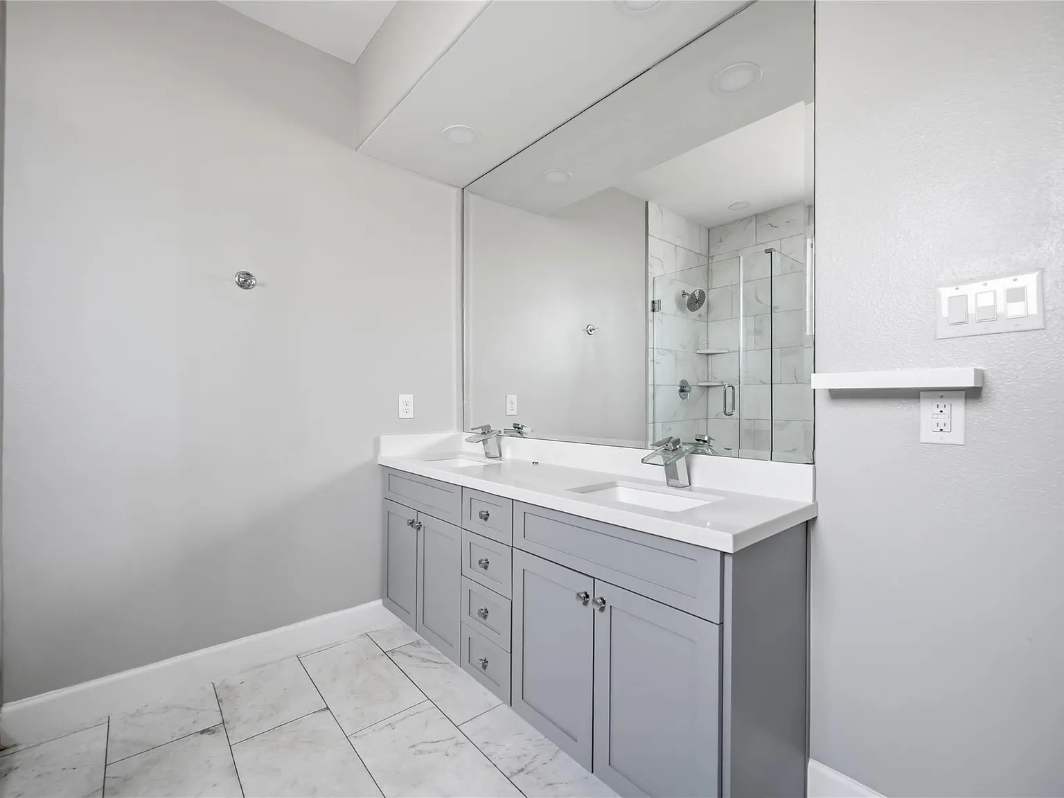 3 bed, 3.5 bath, 1937 sqft, $2,750 — Photo 4