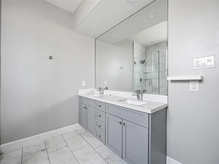 708 Schwartz St — Photo 4