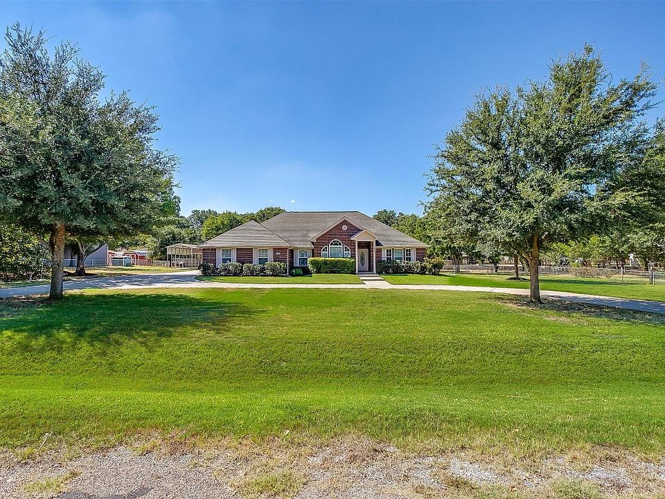 1st image of 213 Live Oak Ln