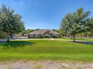 213 Live Oak Ln, Burleson, TX 76028