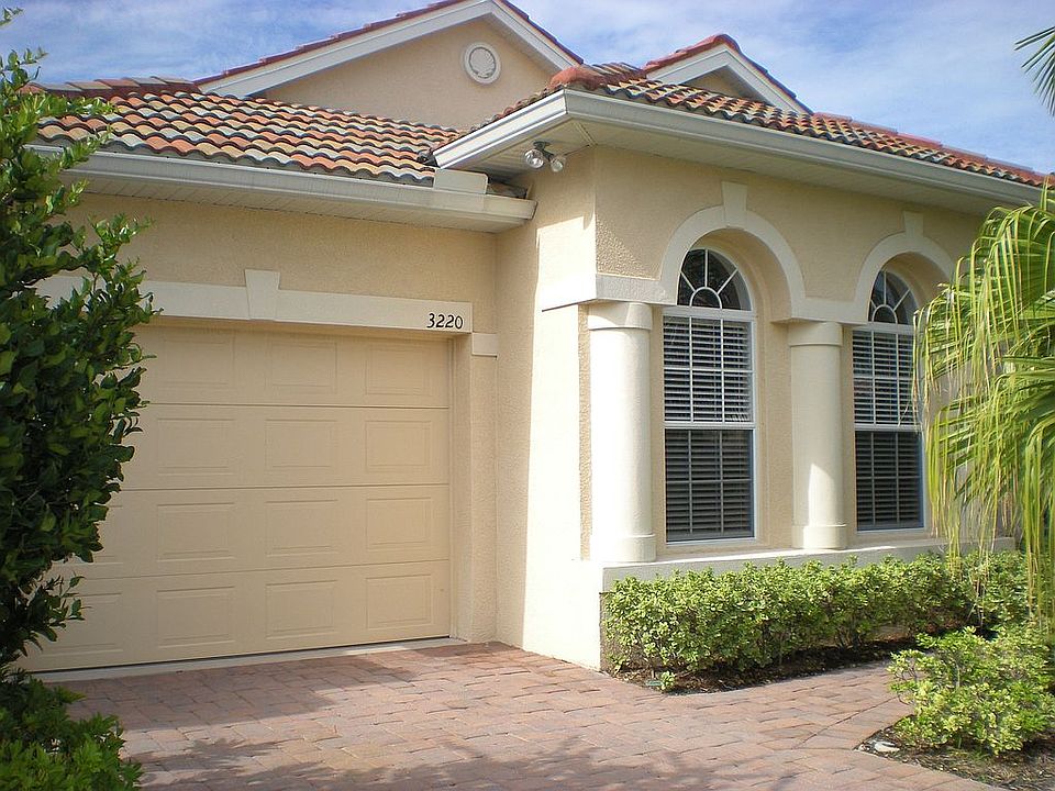 Gorgeous curb appeal, palladian windows with stone detail!