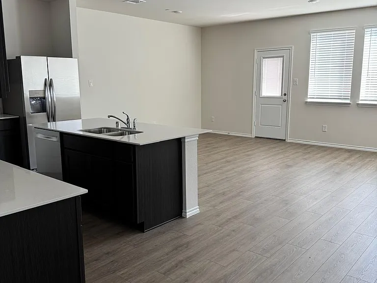213 Arbor Dr — Photo 2