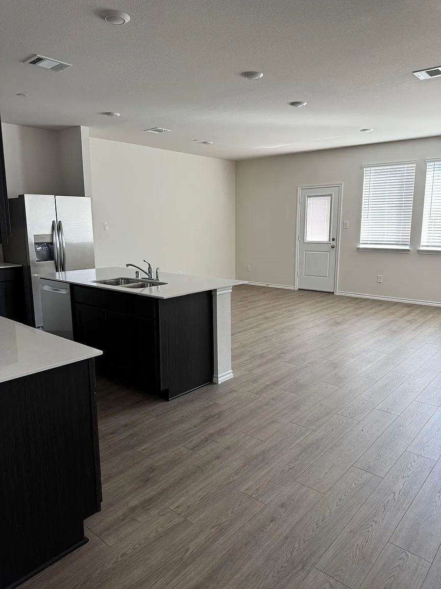 Building Photo - 213 Arbor Dr