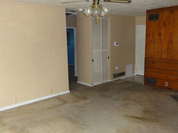 3rd image of 402 McIntire Dr