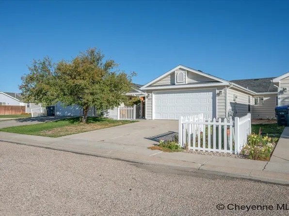 322 Appletree Ln, Cheyenne, WY 82009