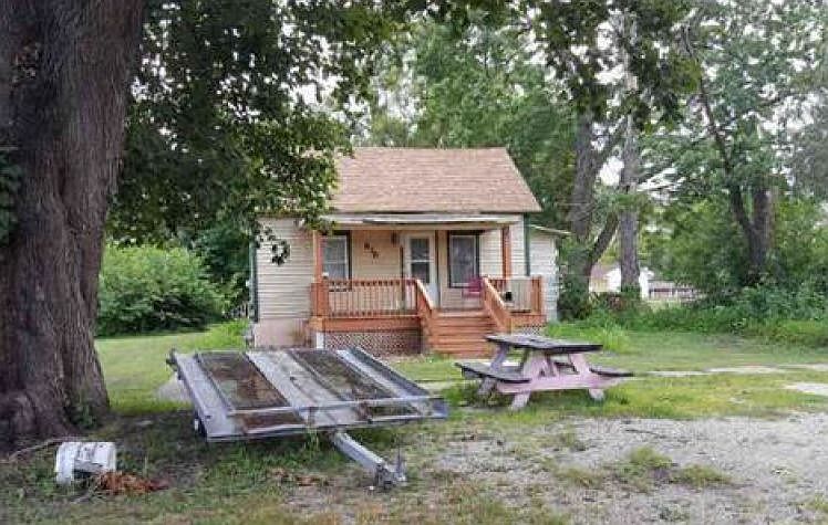 1st image of 836 E Prospect St