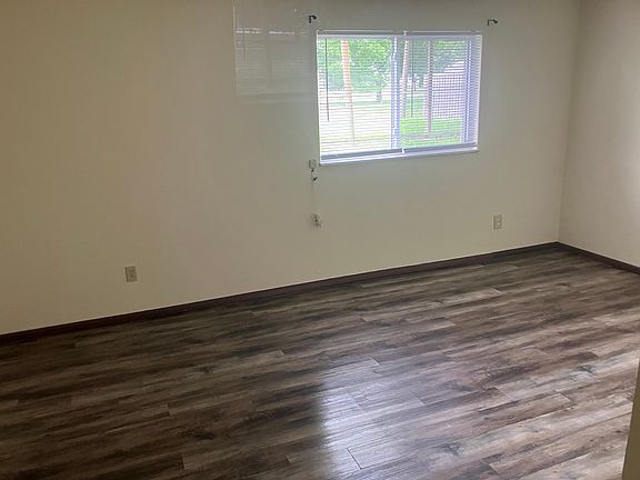 4th image of 209 Howard Dr #B