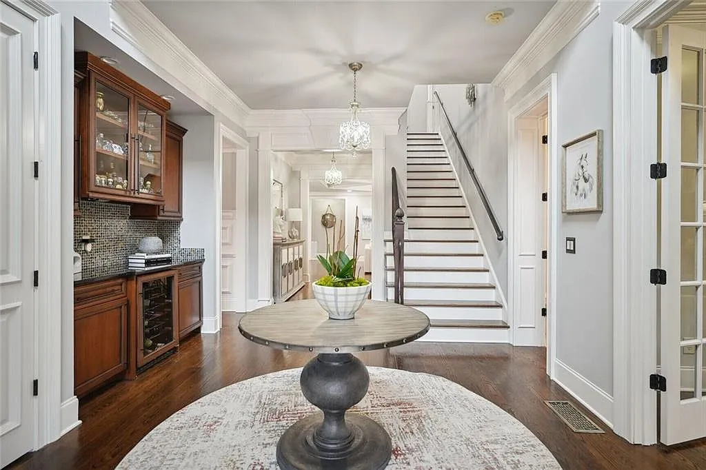 6 bed, 7.0 bath, 7800 sqft, $16,000 — Photo 3