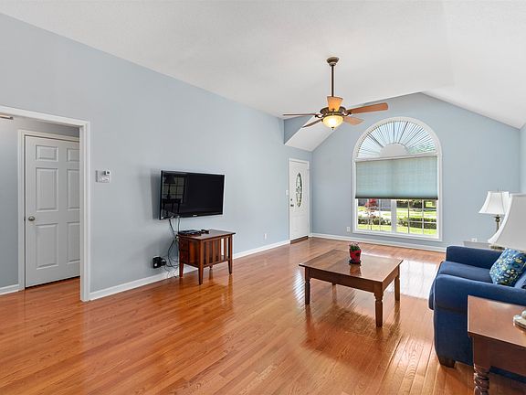 3rd image of 221 Trey Ct