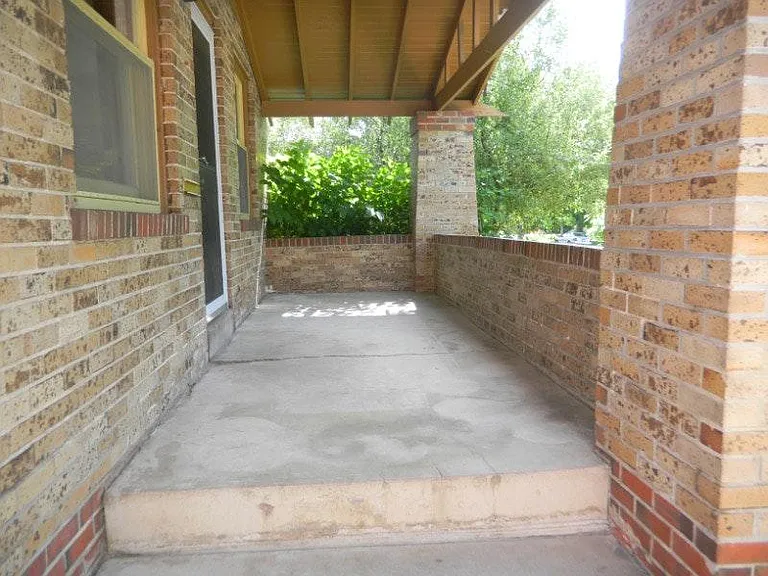 2811 E 5th Ave — Photo 3