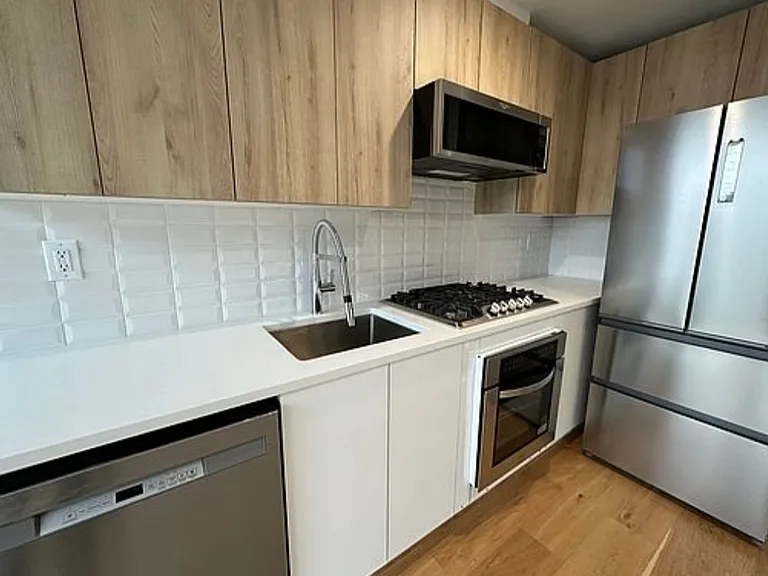 30-18 14th St #101 — Photo 5