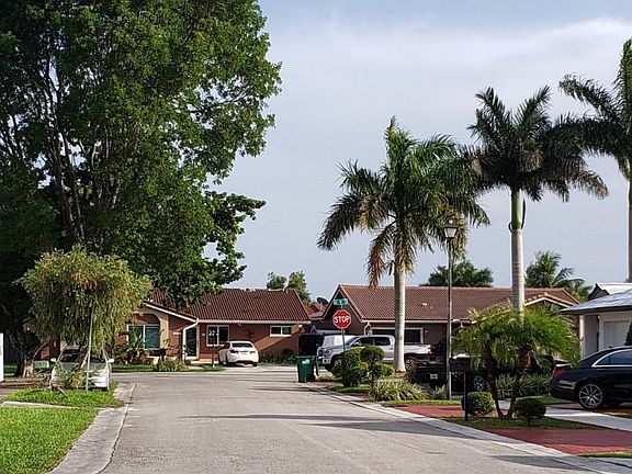 4th image of 930 NW 128th Ct