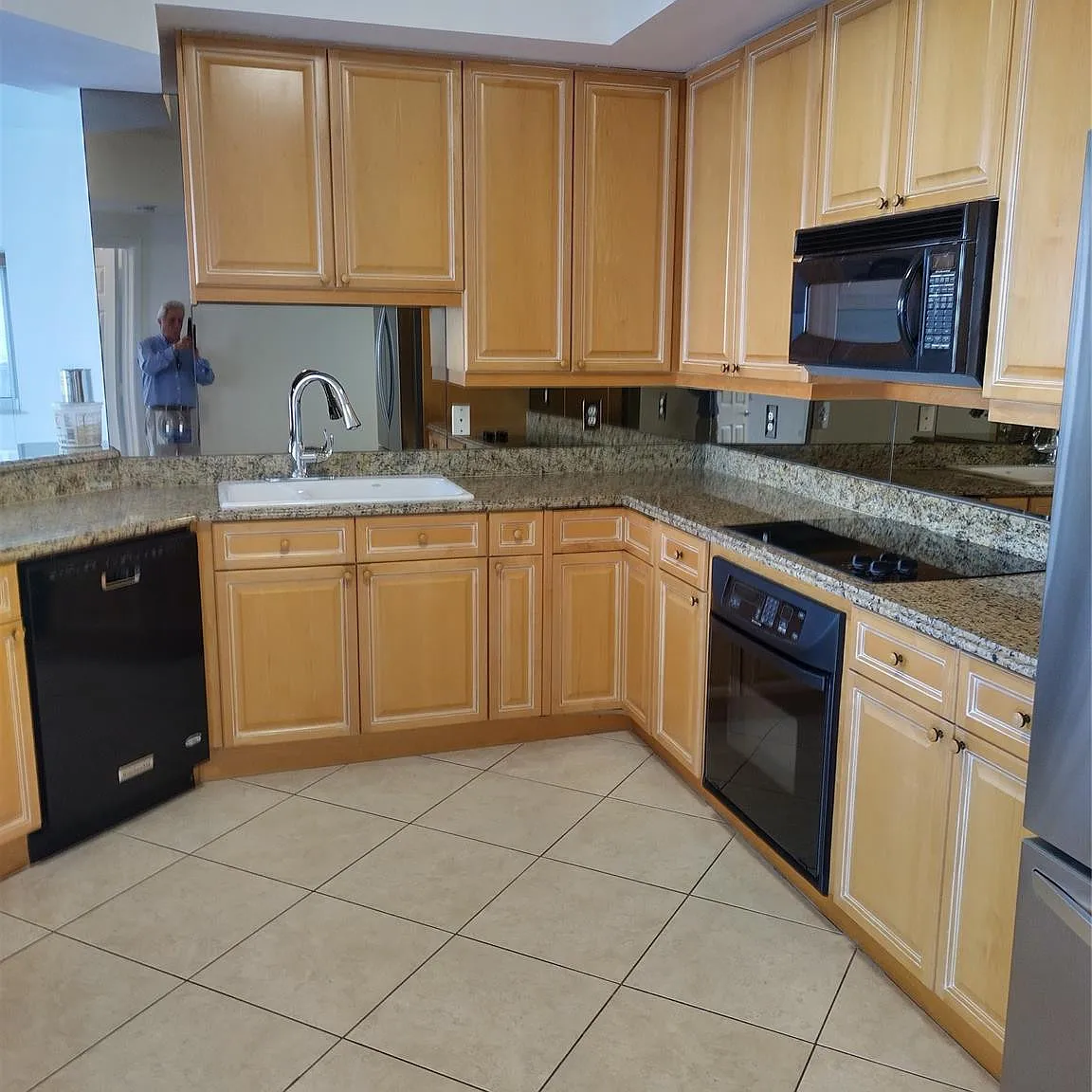 2 bed, 2.0 bath, 1650 sqft, $5,000 — Photo 4