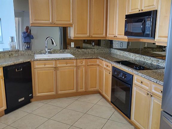 4th image of 100 S Birch Rd APT 1005D