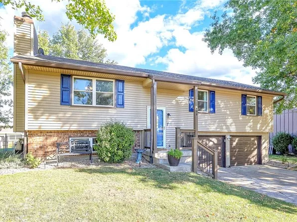 908 Hillcrest St, Pleasant Hill, MO 64080