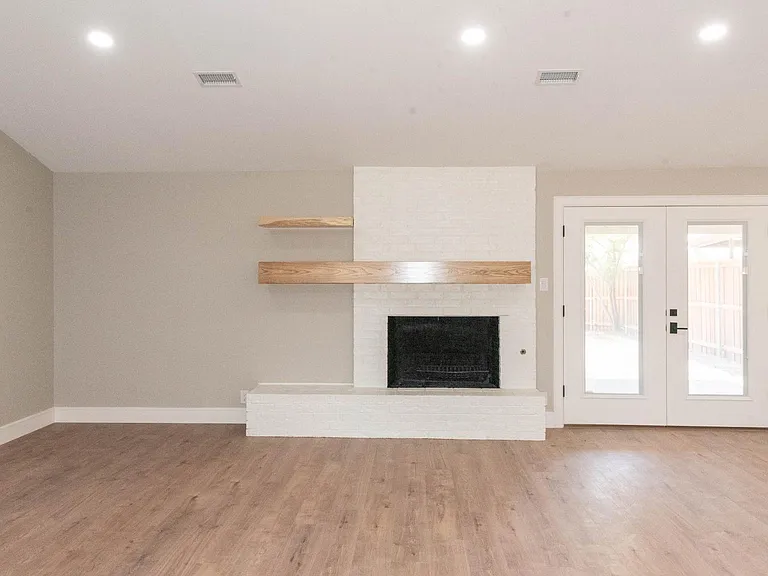 2601 Goddard Dr — Photo 12