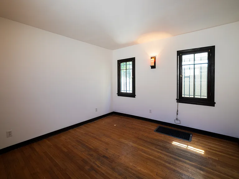 836 Silverlake Blvd — Photo 17
