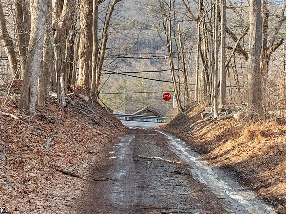 5th image of 2046 Macopin Rd