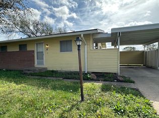 1300 SW Clearview Ln, Topeka, KS 66619