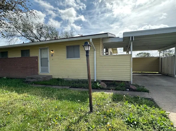 1300 SW Clearview Ln, Topeka, KS 66619
