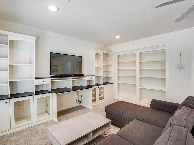 14202 Scarborough Fair St — Photo 32