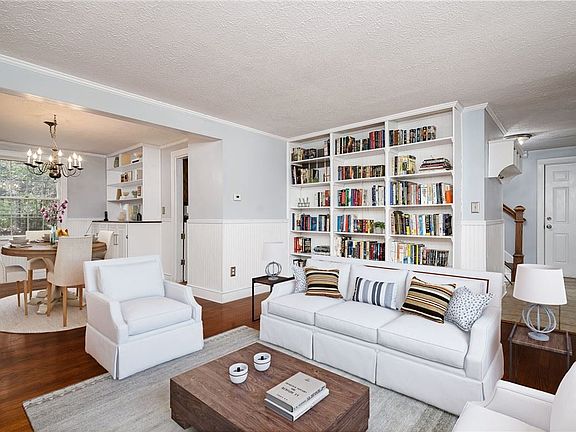 4th image of 1219 Lakevue Dr