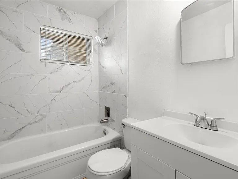 505 SE Greystone Ave — Photo 4