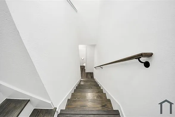 8631 Peachtree St — Photo 4