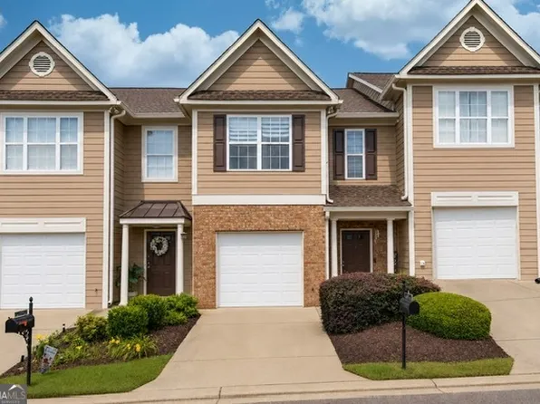 6311 Shoreview Cir, Flowery Branch, GA 30542
