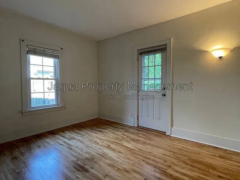 1425 Lakeway Ave — Photo 10