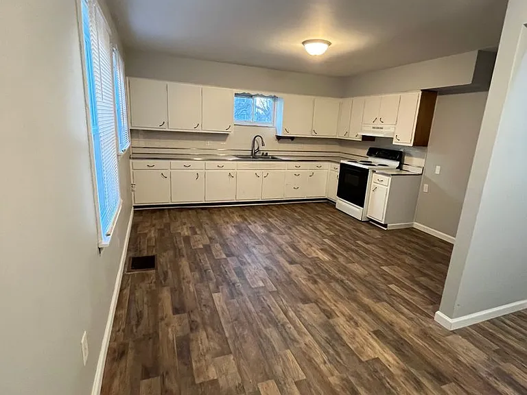 701 Elizabeth Ave — Photo 4
