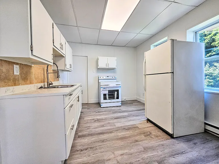 29 Drummond St #2 — Photo 4