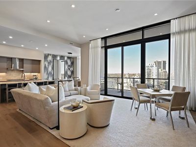 2425 Peachtree Rd NE #1802, Atlanta, GA, 30305