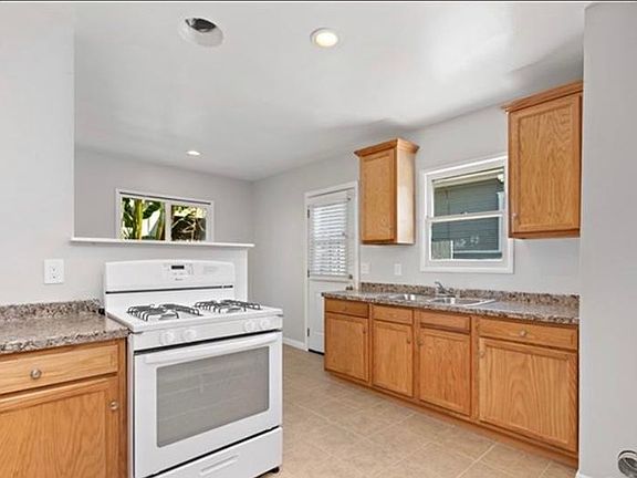 2nd image of 1418 N Durant St #A-b