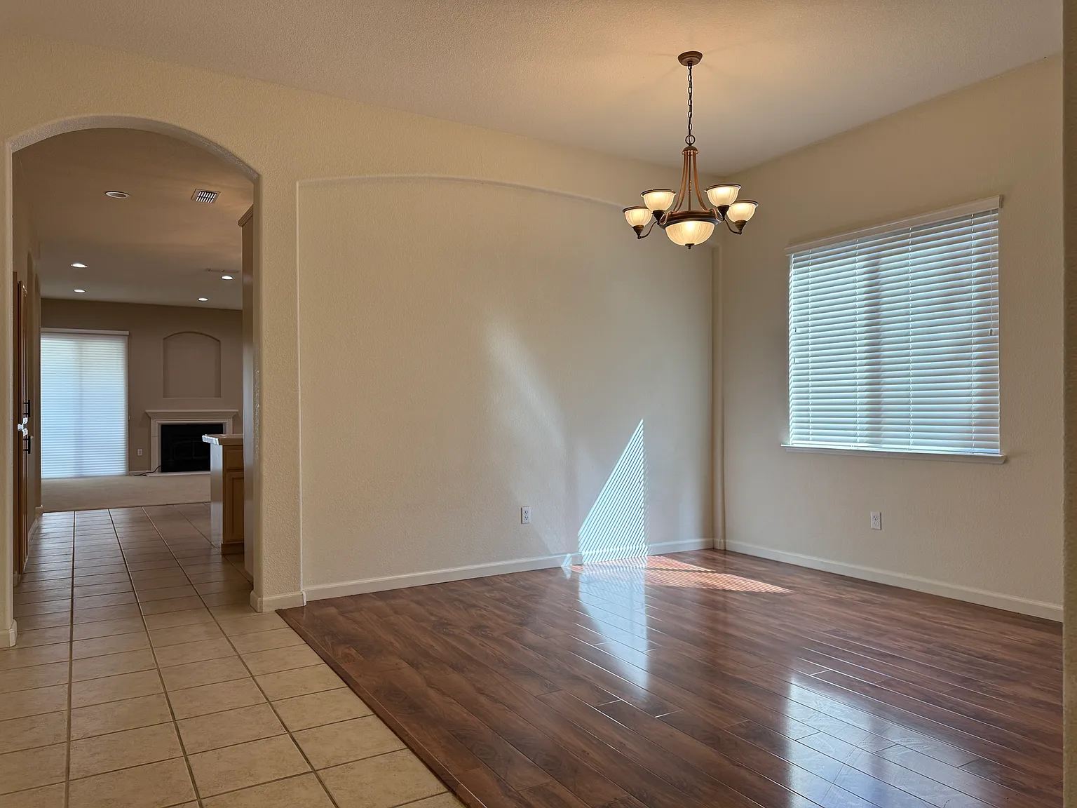 3 bed, 1818 sqft, $3,000 — Photo 3