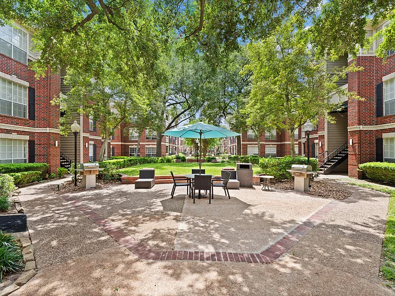 Gables Cityscape — Photo 17