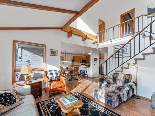 875 Saint Andrews Dr, Columbia Falls, MT 59912