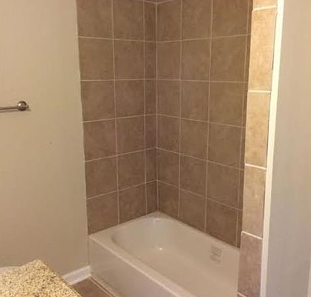 5th image of 5240 Oak Dr