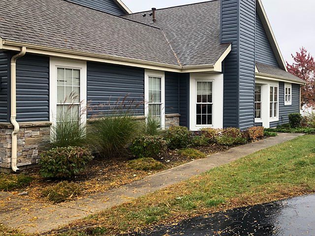 2nd image of 1088 Ridgefield Cir