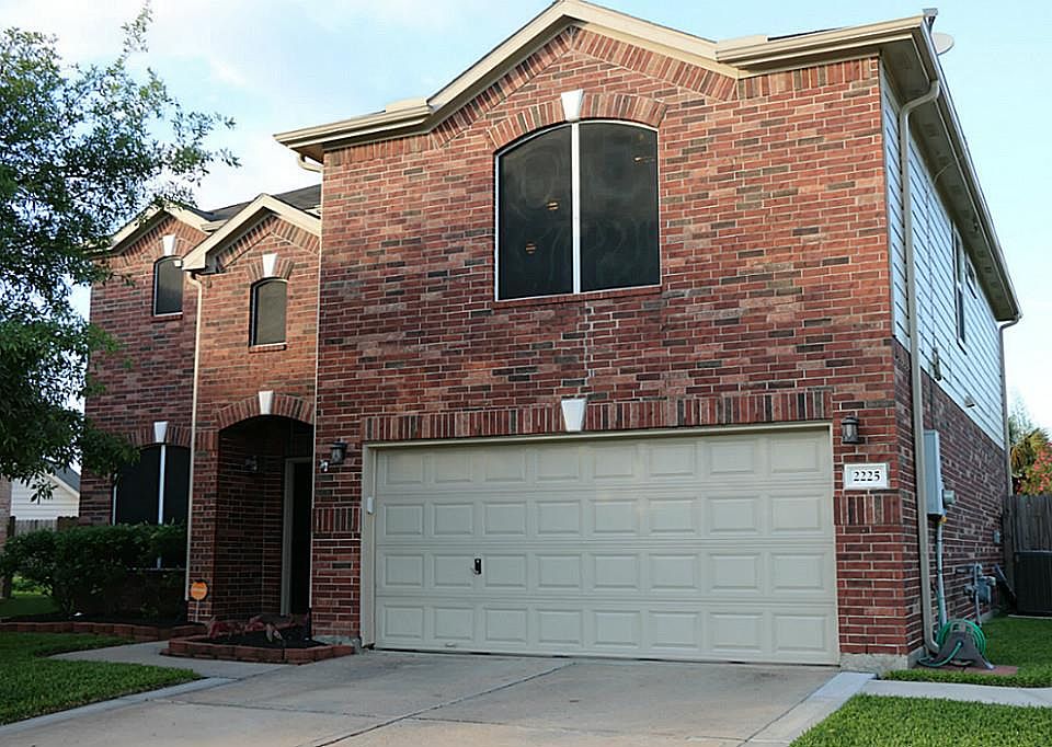 1st image of 2225 Piney Wood Dr