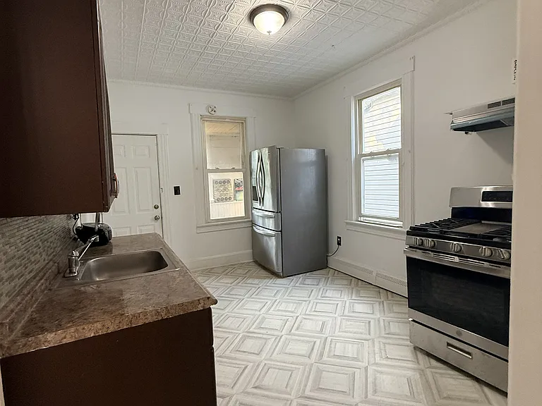 113 Grand St #2 — Photo 5