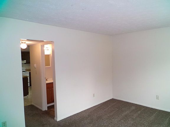 2nd image of 435 Westwood Dr APT 6