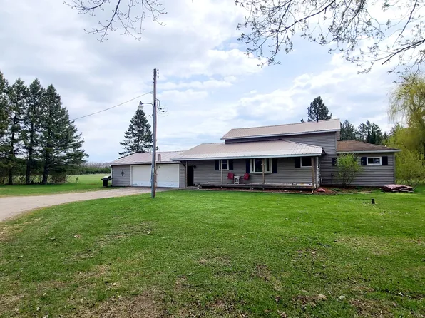 7460 Danielczak Rd, Armstrong Creek, WI 54103