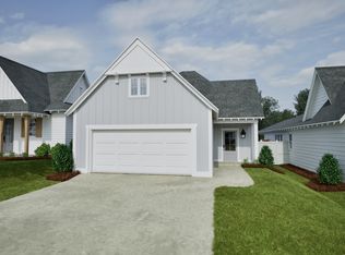 1043 Woodland Ln, Opelika, AL 36801