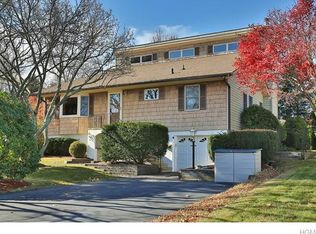 14 Foxhill Rd, Valhalla, NY 10595