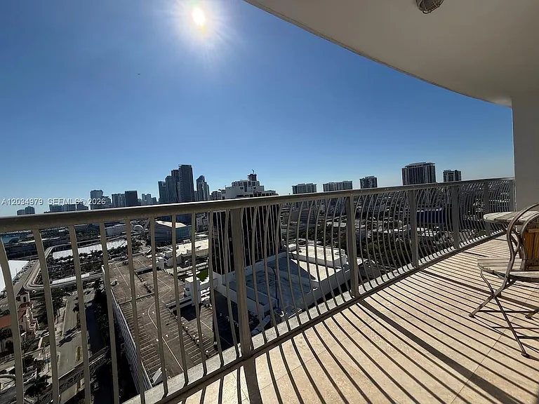 1750 N Bayshore Dr #3010 — Photo 3