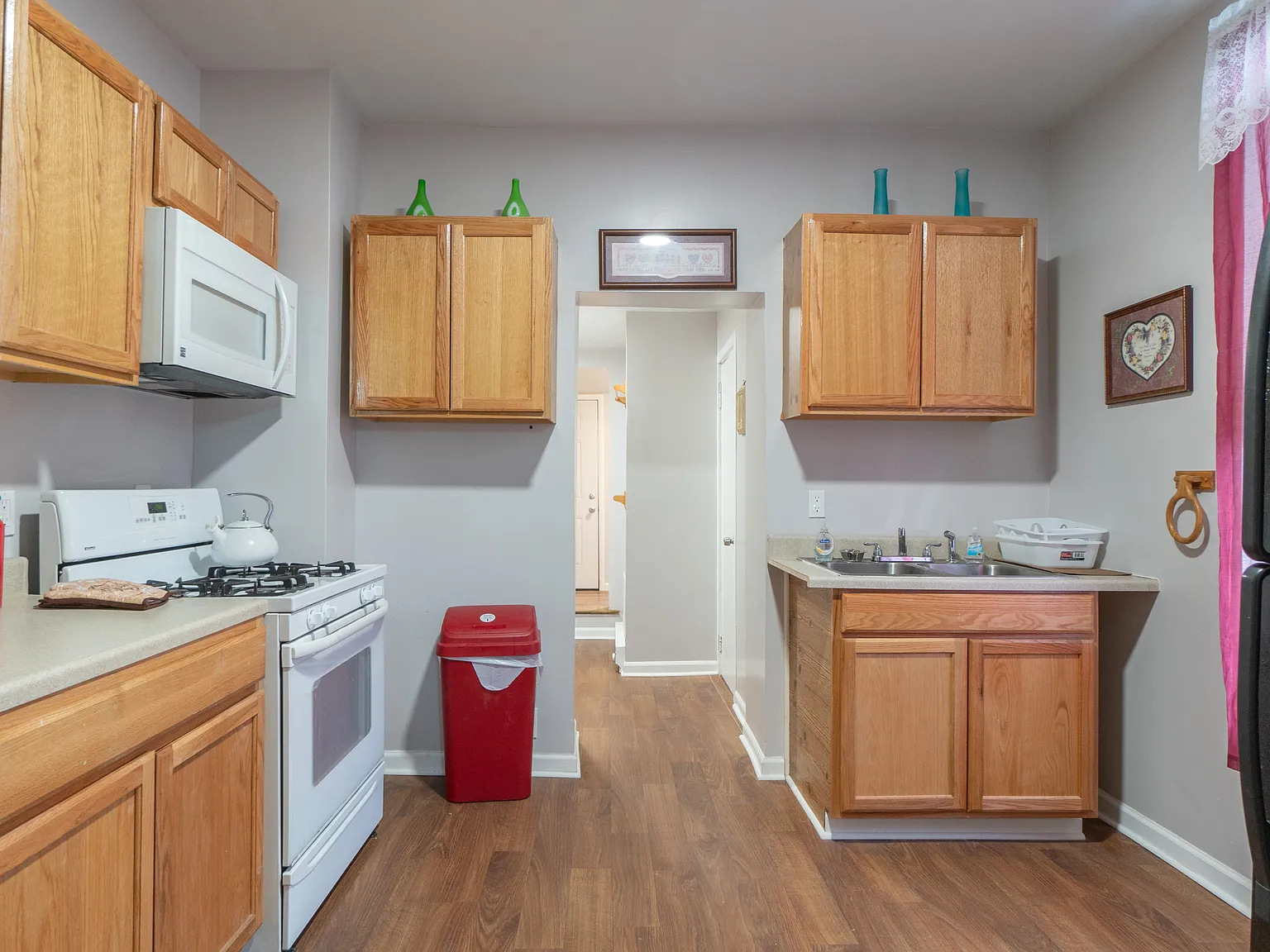 3 bed, 972 sqft, $1,824 — Photo 1